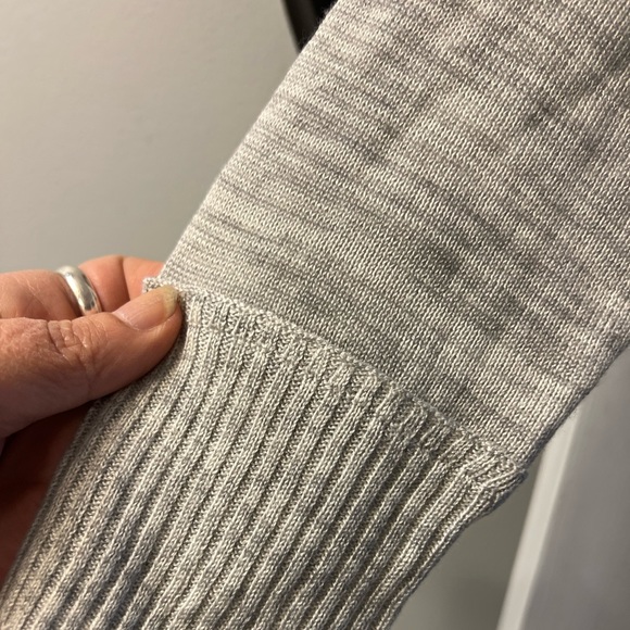 NWT Converse one star gray pullover sweater with cascade bottom. Size M - Picture 2 of 10